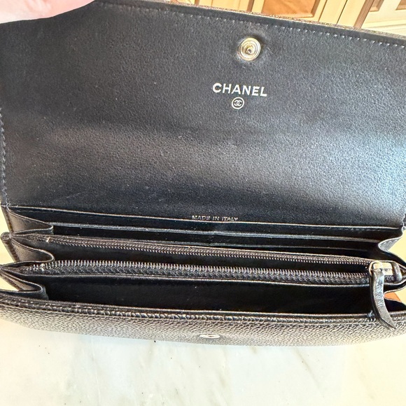 CHANEL Black Pebbled Leather Wallet - Picture 3 of 7